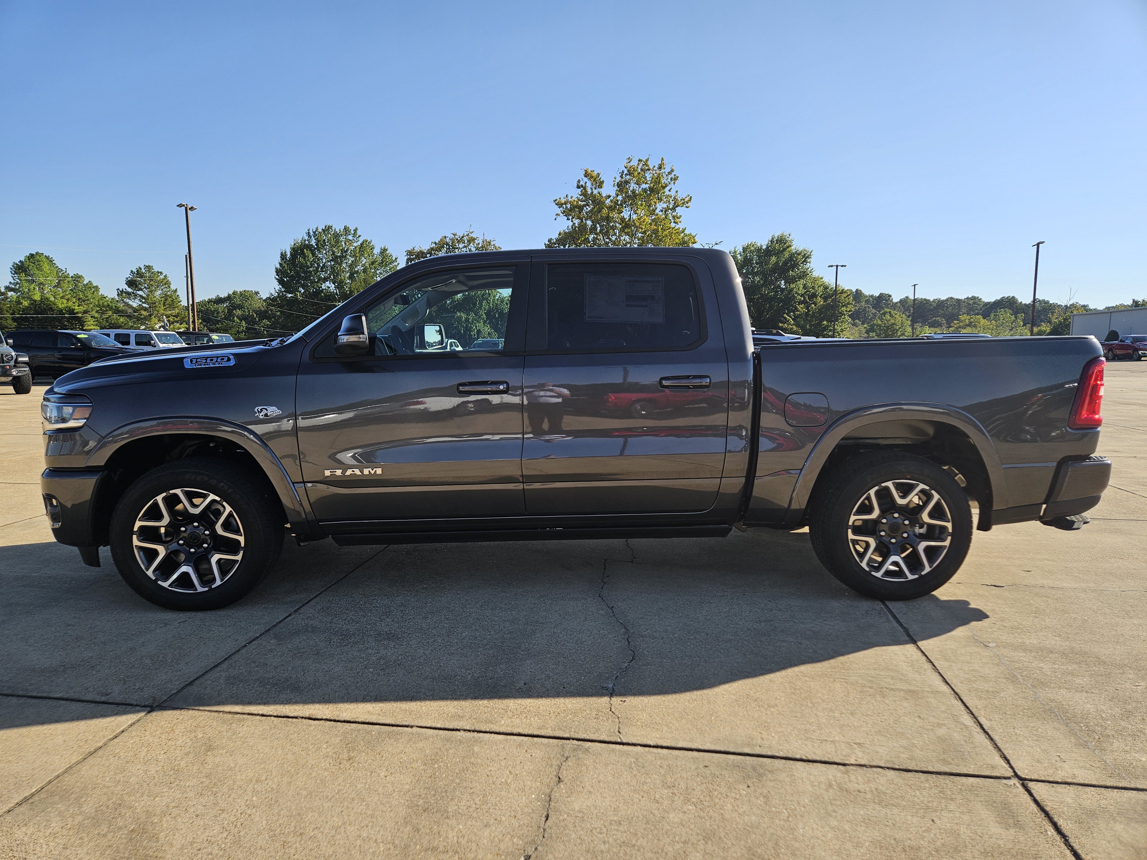 New 2027 Ram 1500 LARAMIE CREW CAB 4X4 5'7 BOX Pickup