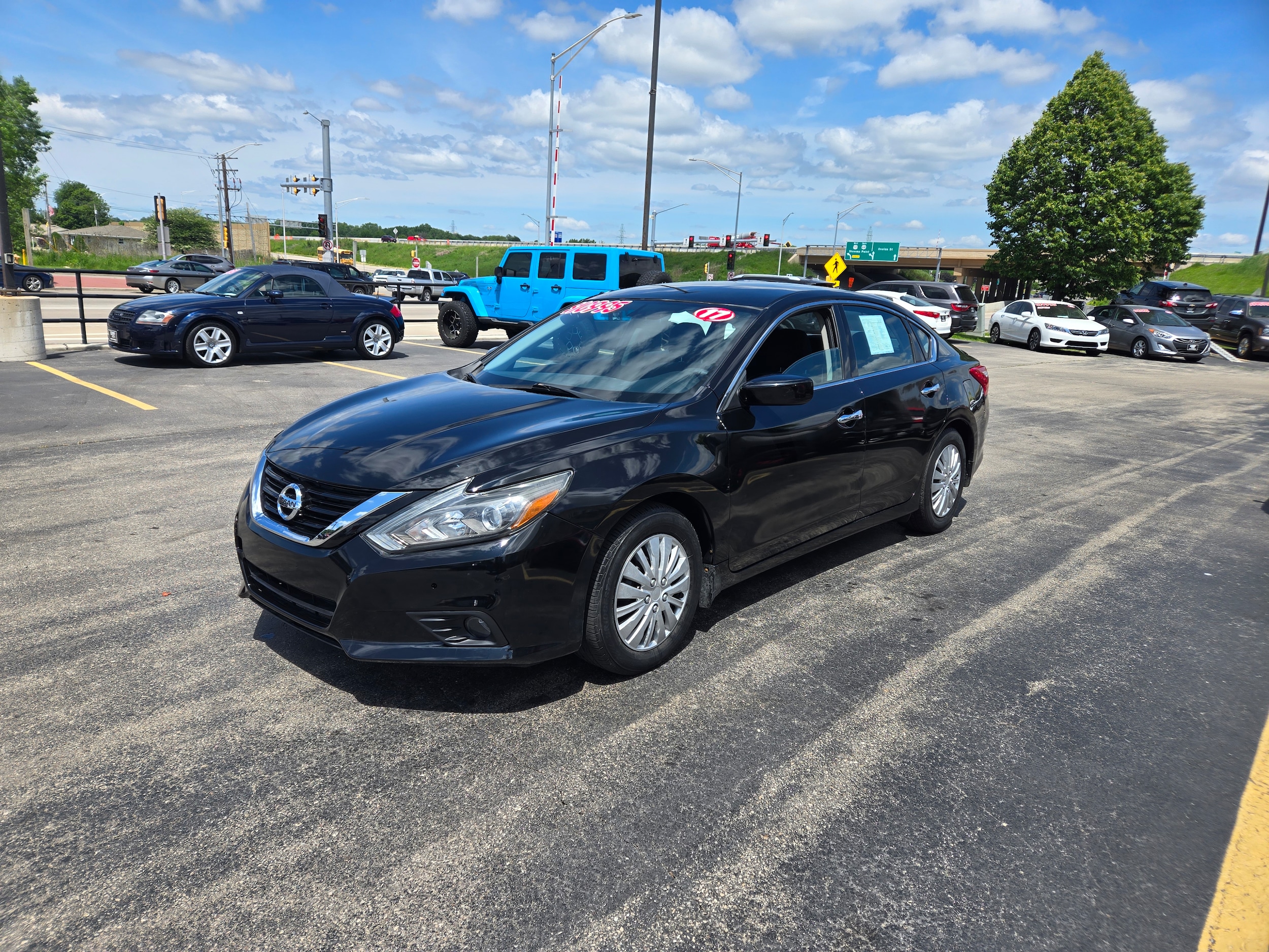 2017 Nissan Altima SR - Photo 3