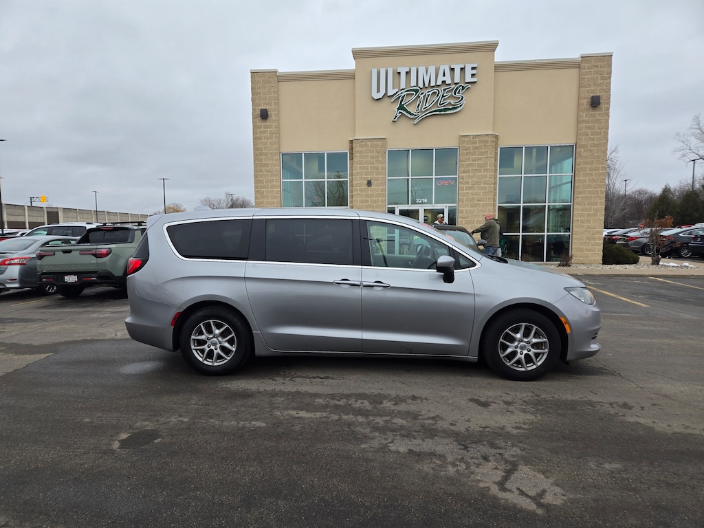 Used 2017 Chrysler Pacifica LX Van