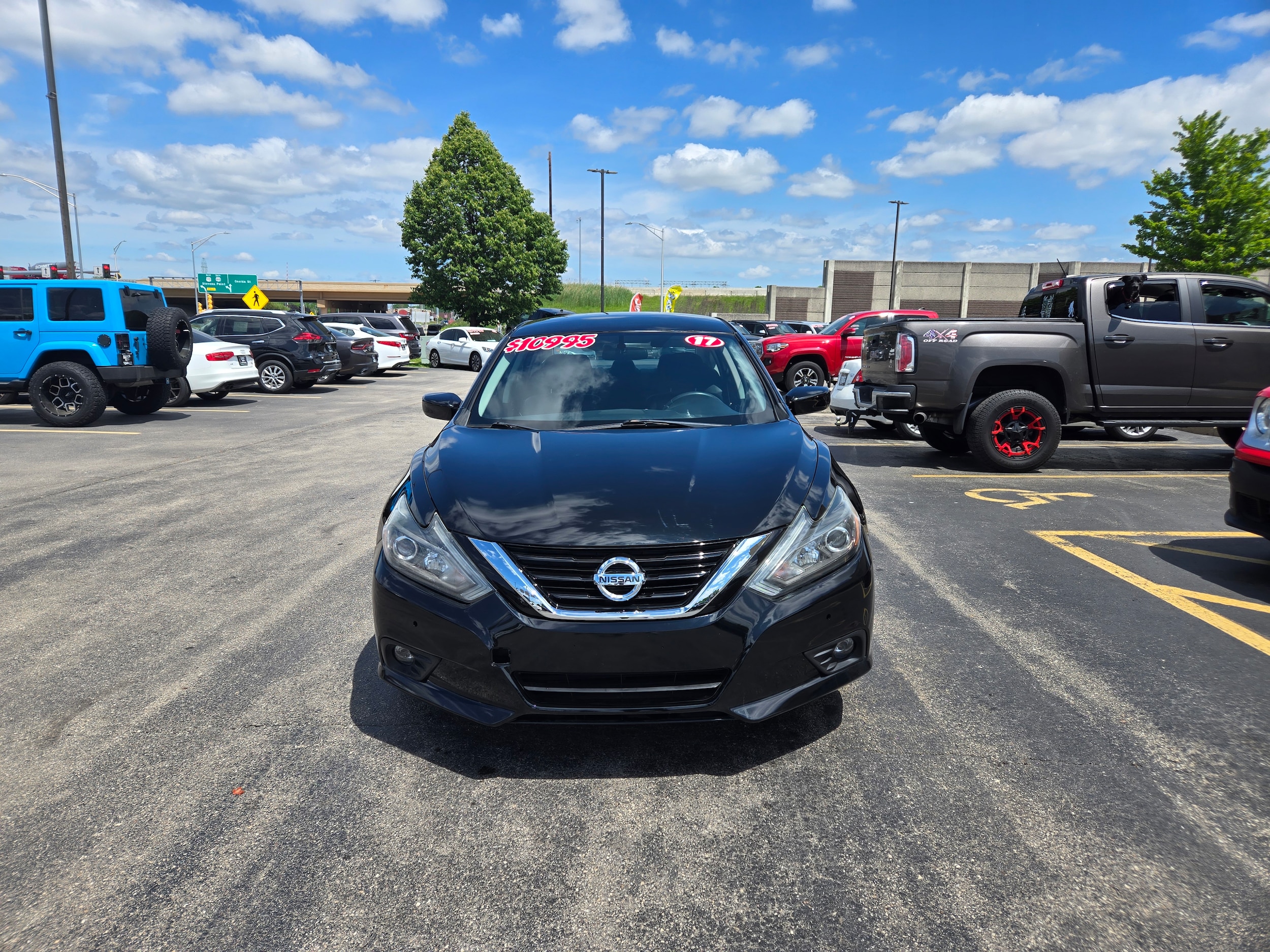 2017 Nissan Altima SR - Photo 2