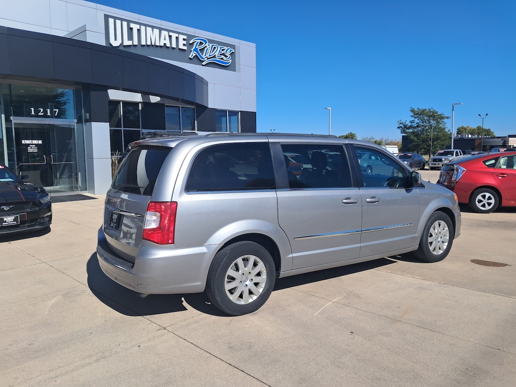 Used 2016 Chrysler Town & Country Touring Van LWB Passenger Van