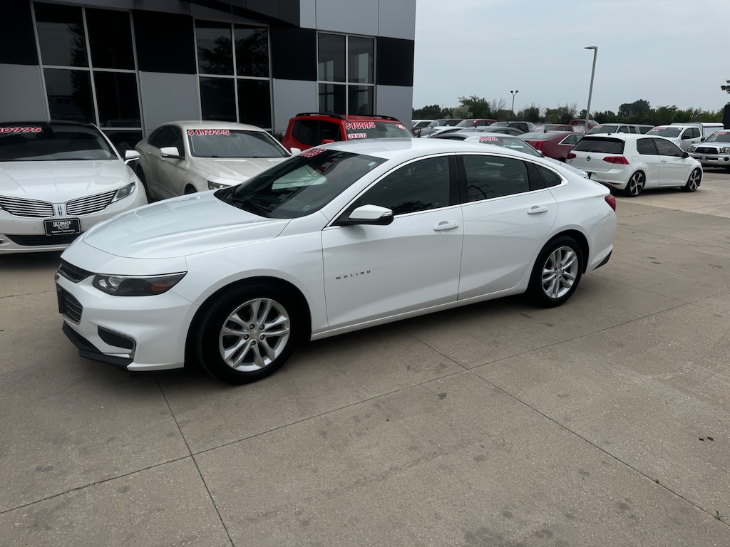 Used 2017 Chevrolet Malibu LT w/1LT Sedan