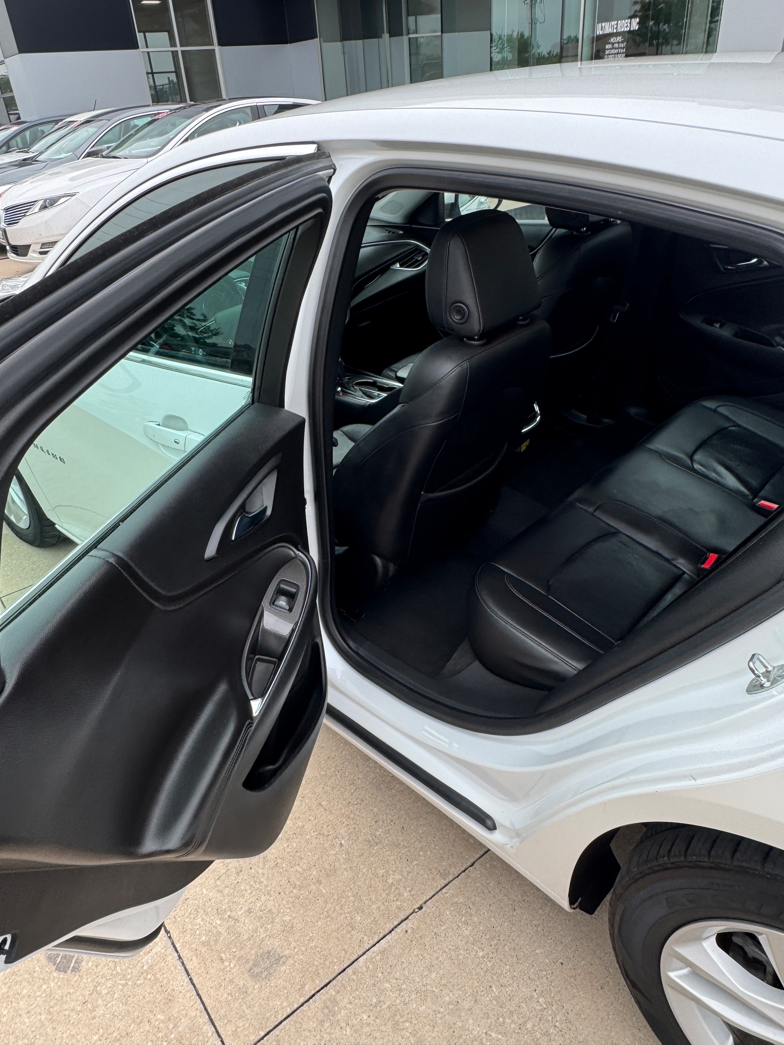 2016 Chevrolet Malibu Hybrid - Photo 4