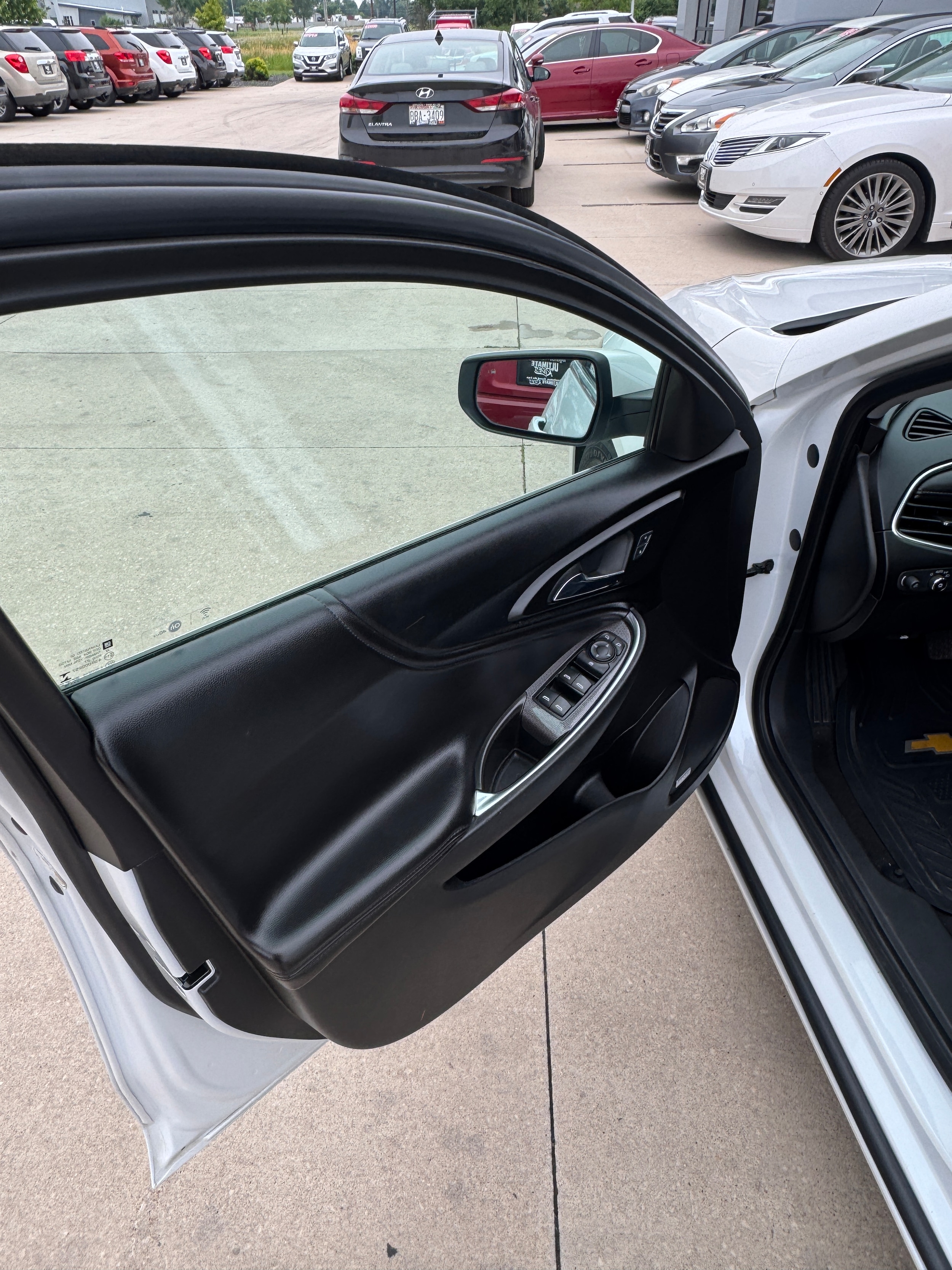 2016 Chevrolet Malibu Hybrid - Photo 3