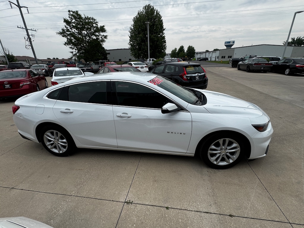 Used 2017 Chevrolet Malibu LT w/1LT Sedan