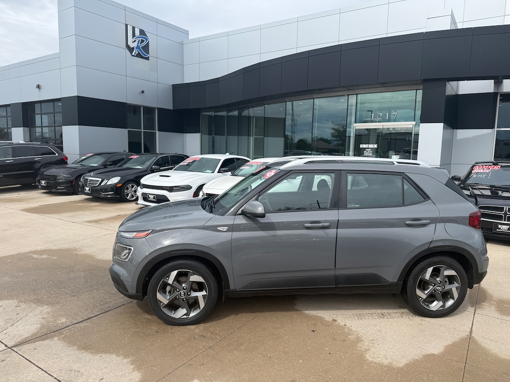 Used 2020 Hyundai VENUE SEL SUV