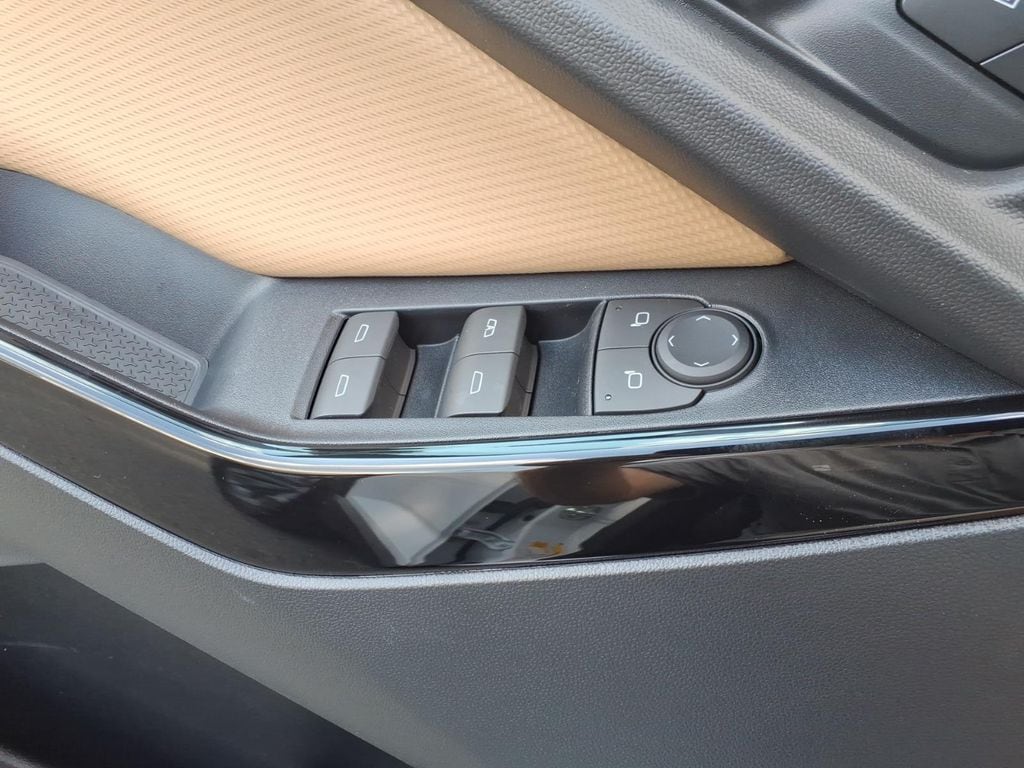 2027 Chevrolet Equinox ACTIV - Photo 30