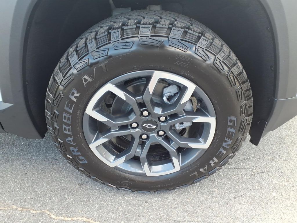 2027 Chevrolet Equinox ACTIV - Photo 11