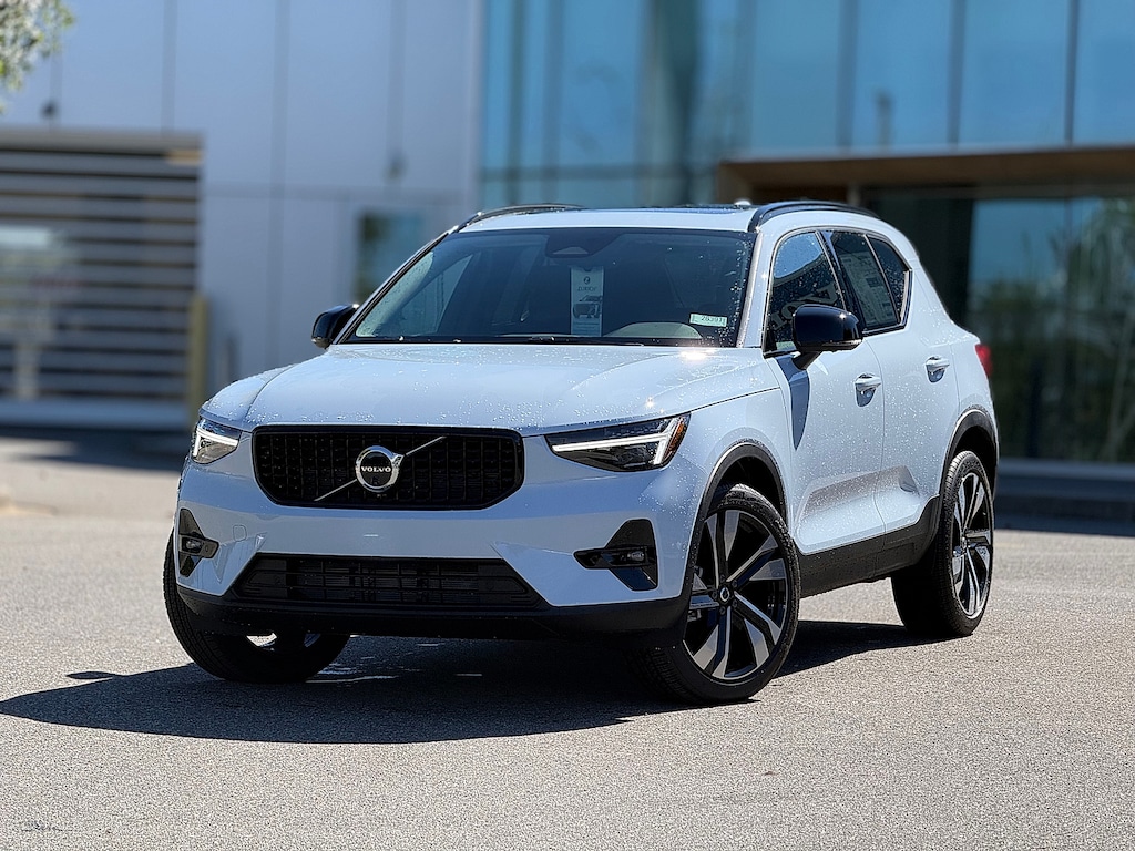New 2026 Volvo XC40 B5 Ultra SUV