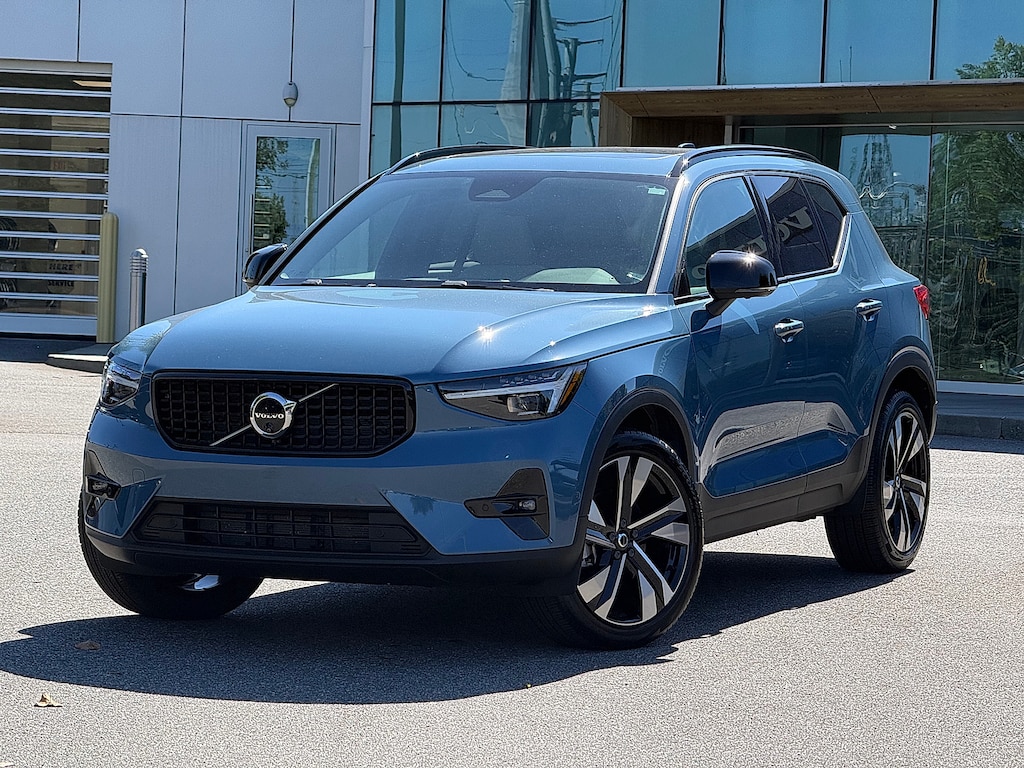 Certified 2024 Volvo XC40 B5 Plus Dark Theme SUV