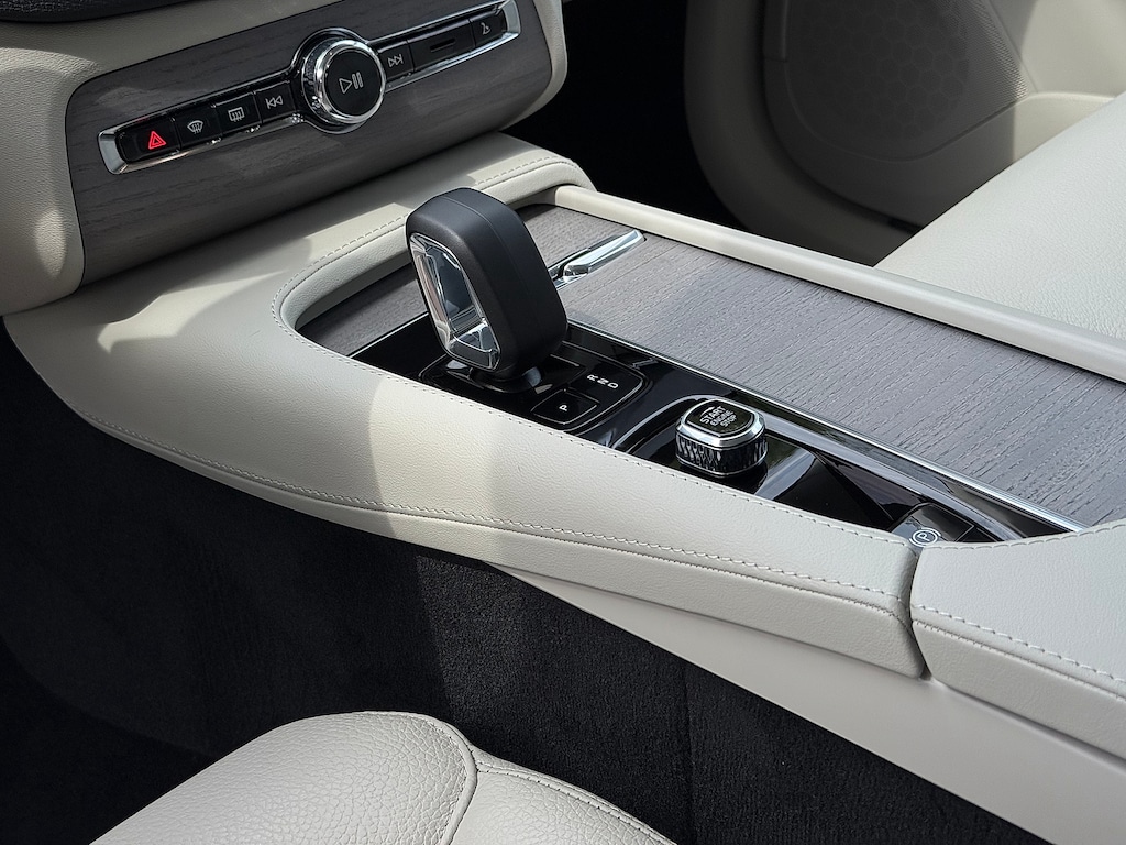 Certified 2025 Volvo XC90 Plug-In Hybrid T8 Plus 7-Seater SUV