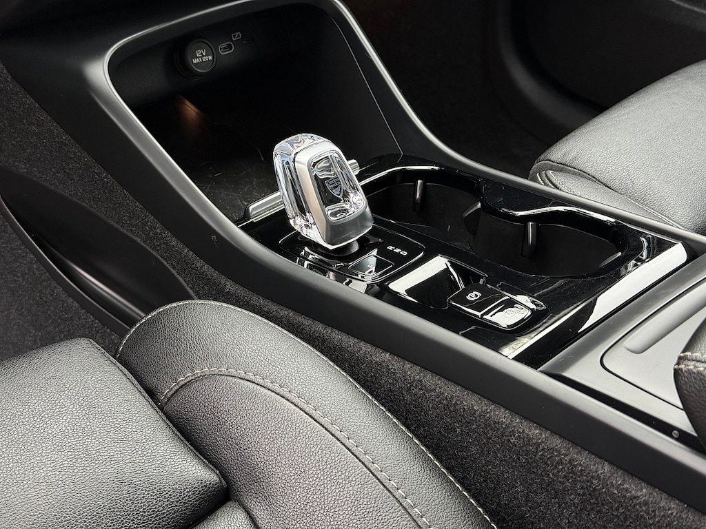 Certified 2024 Volvo XC40 B5 Ultimate Dark Theme SUV