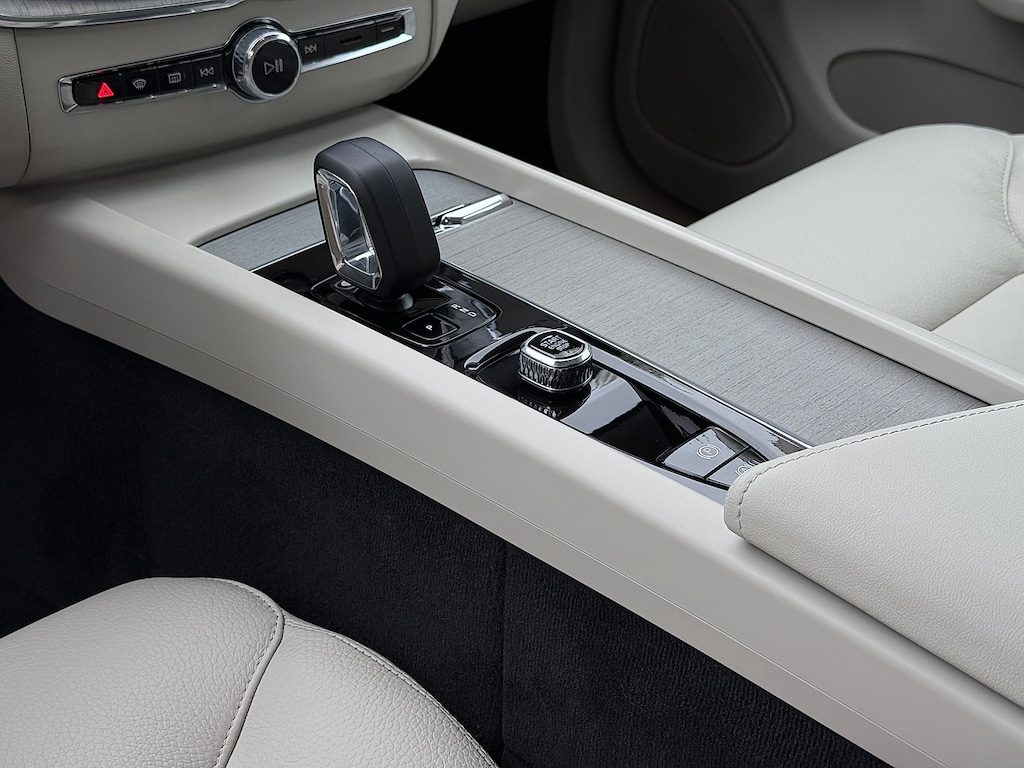 Certified 2024 Volvo XC60 Recharge Plug-In Hybrid T8 Plus Dark Theme SUV