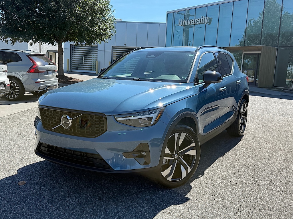 Certified 2024 Volvo XC40 B5 Plus Dark Theme SUV