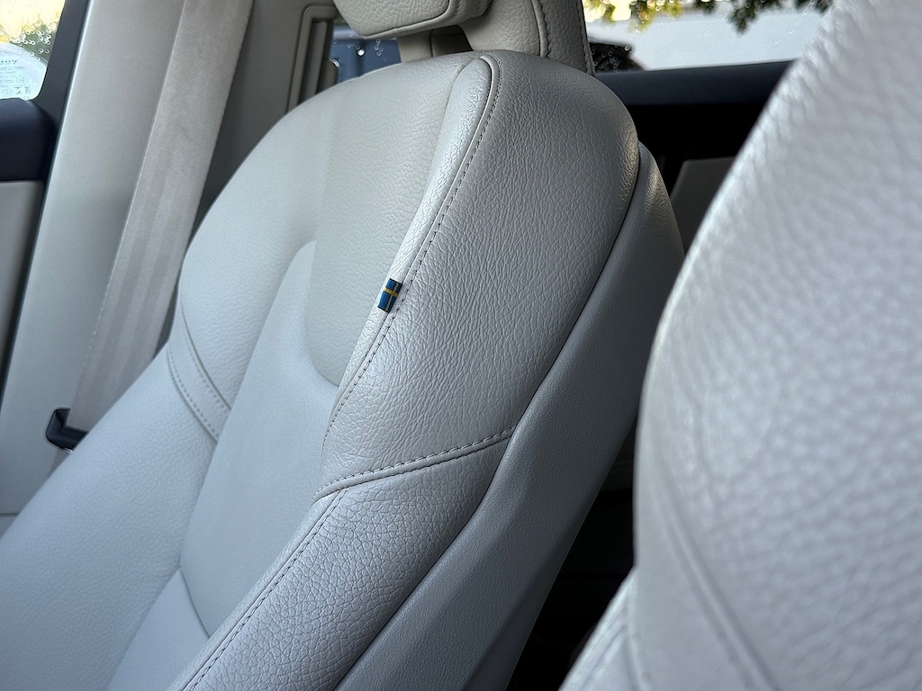 Used 2022 Volvo XC60 B5 Momentum SUV
