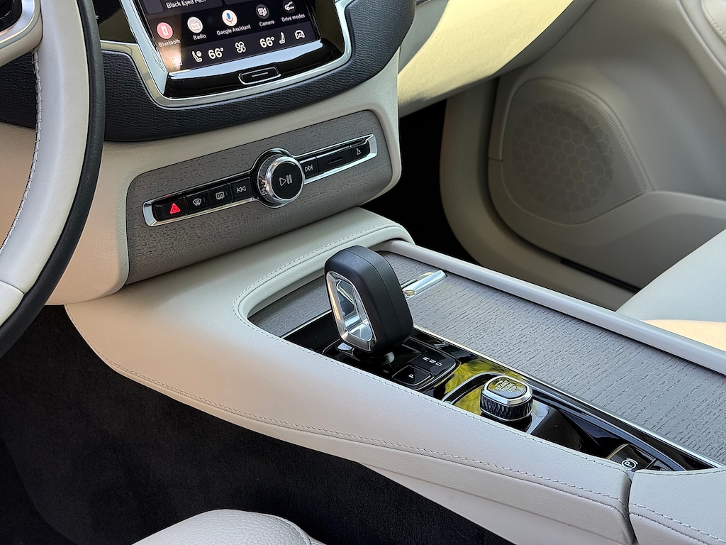 Certified 2025 Volvo XC90 Plug-In Hybrid T8 Plus 7-Seater SUV