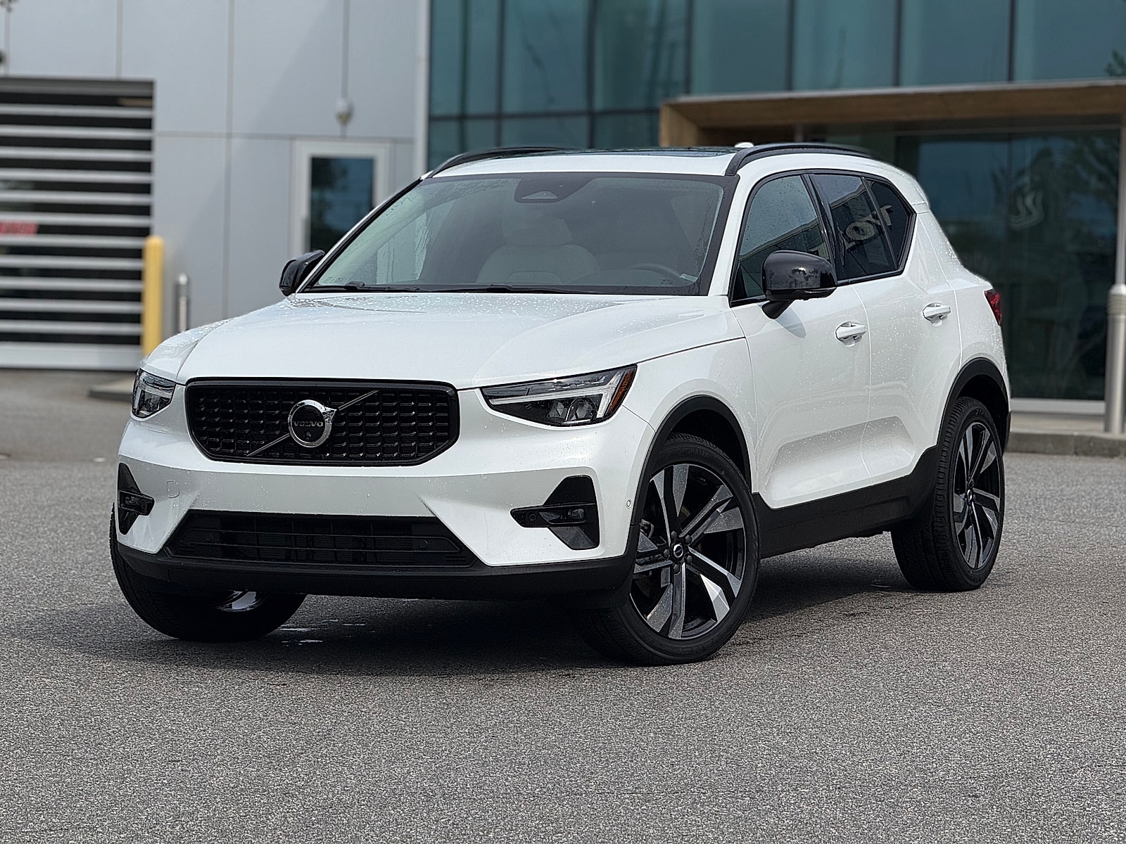2023 Volvo XC40