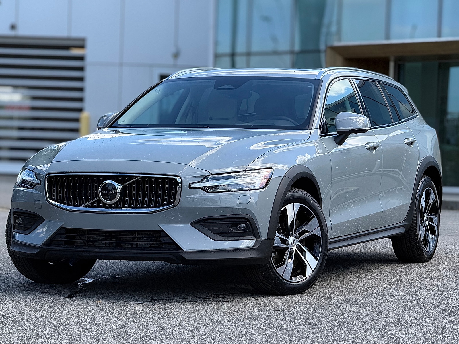 2025 Volvo V60 Cross Country