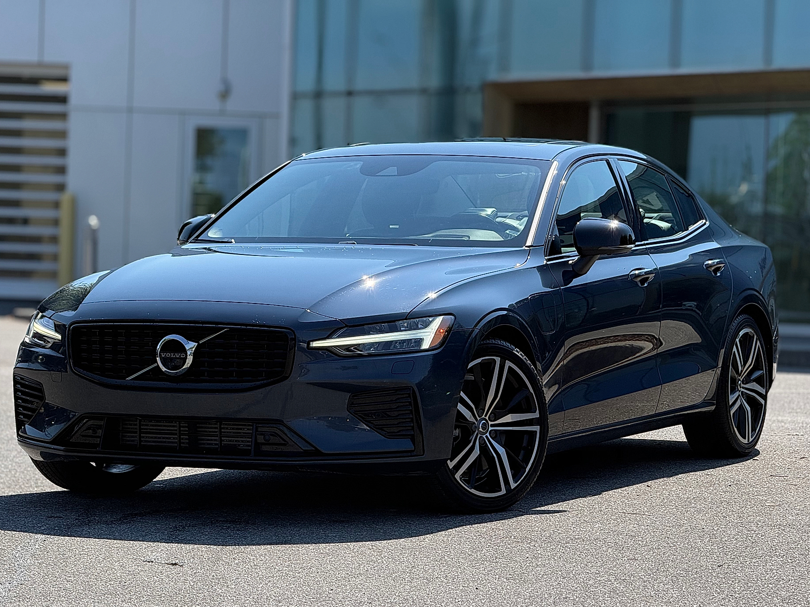 Used 2022 Volvo S60 Recharge Plug-In Hybrid T8 R-Design Expression Sedan