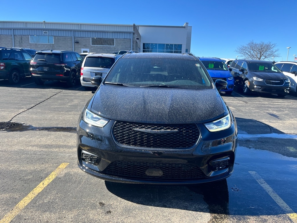 New 2026 Chrysler Pacifica Limited Passenger Van