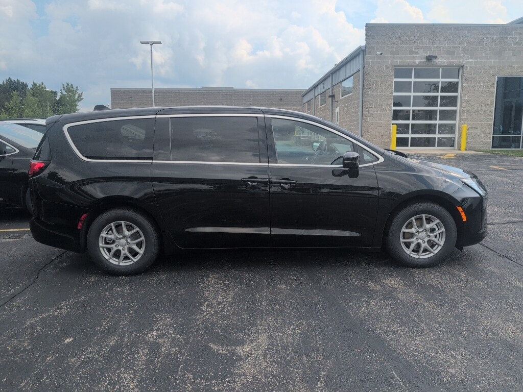 New 2027 Chrysler Pacifica Select Passenger Van