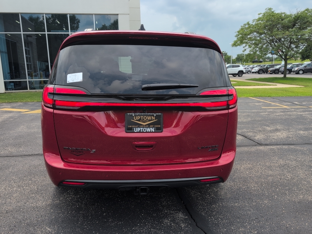 New 2027 Chrysler Pacifica Limited Passenger Van