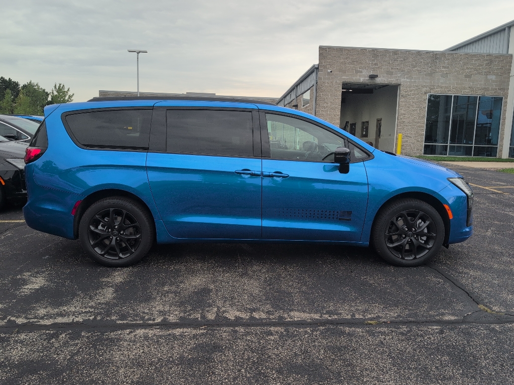 New 2027 Chrysler Pacifica Select Passenger Van
