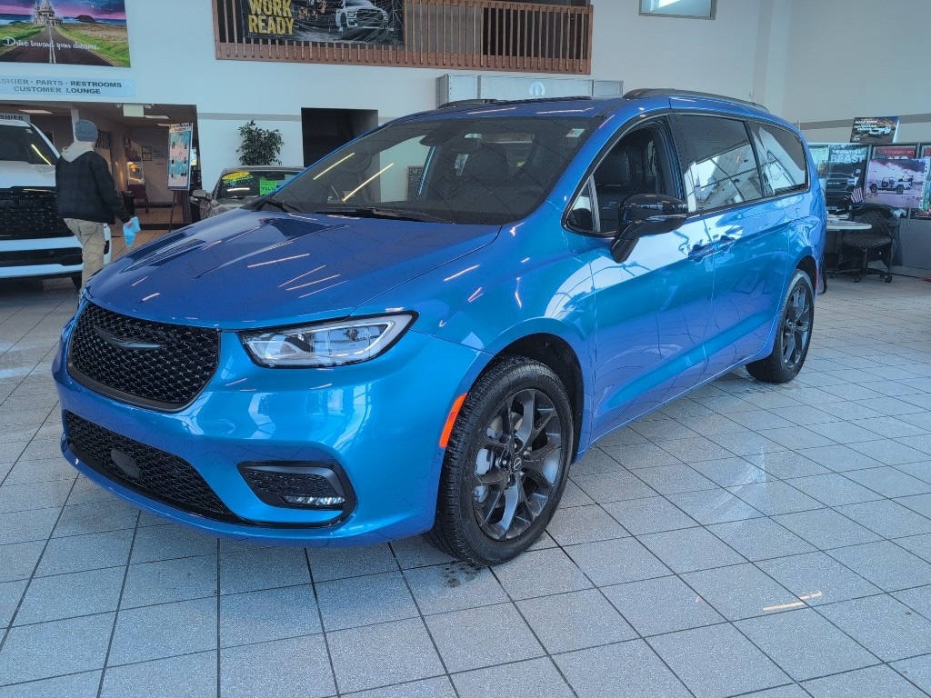 New 2026 Chrysler Pacifica Select Passenger Van