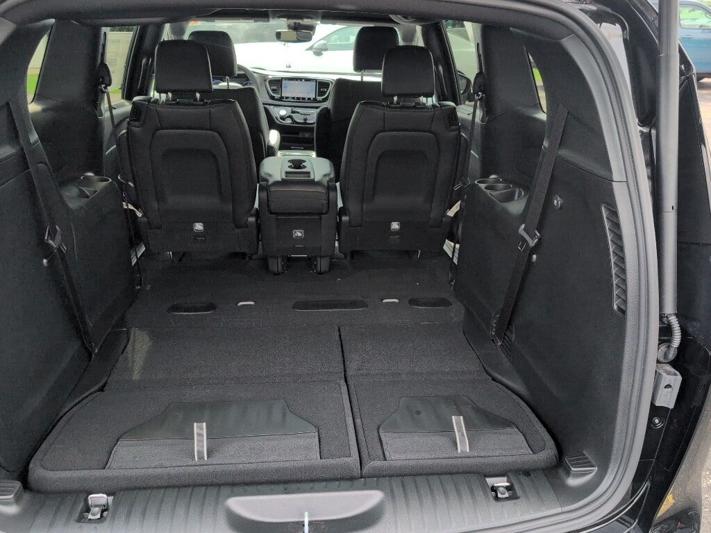 New 2027 Chrysler Pacifica Select Passenger Van