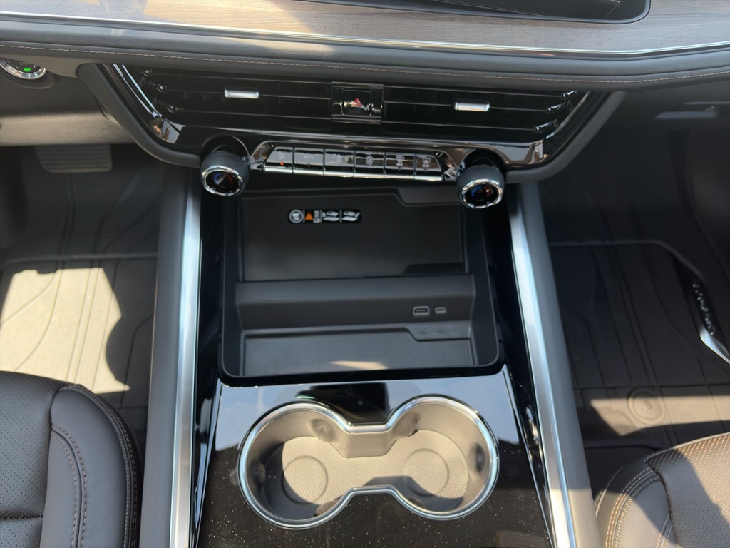 2026 Chevrolet Suburban High Country - Photo 14