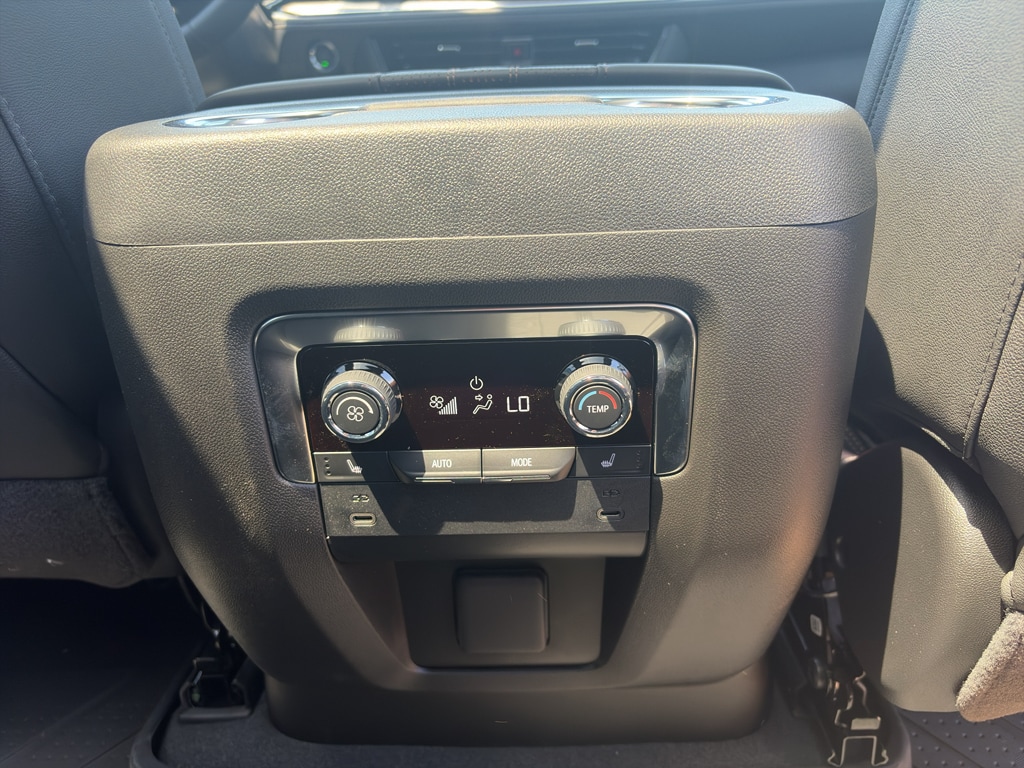 2026 Chevrolet Suburban High Country - Photo 9