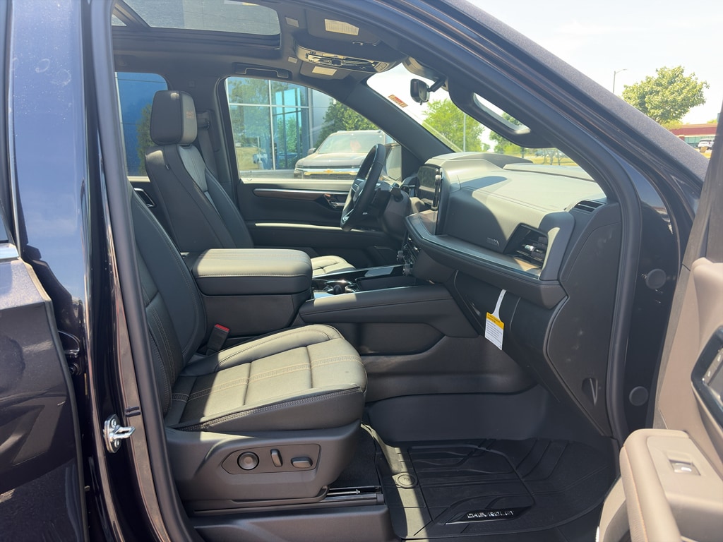 2026 Chevrolet Suburban High Country - Photo 16