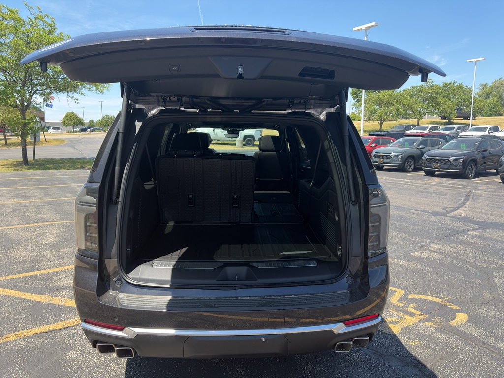 2026 Chevrolet Suburban High Country - Photo 21
