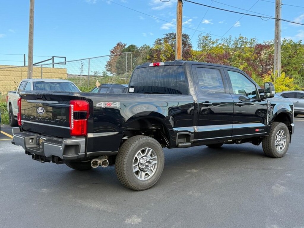 New 2027 Ford Super Duty F-350 SRW Lariat Truck