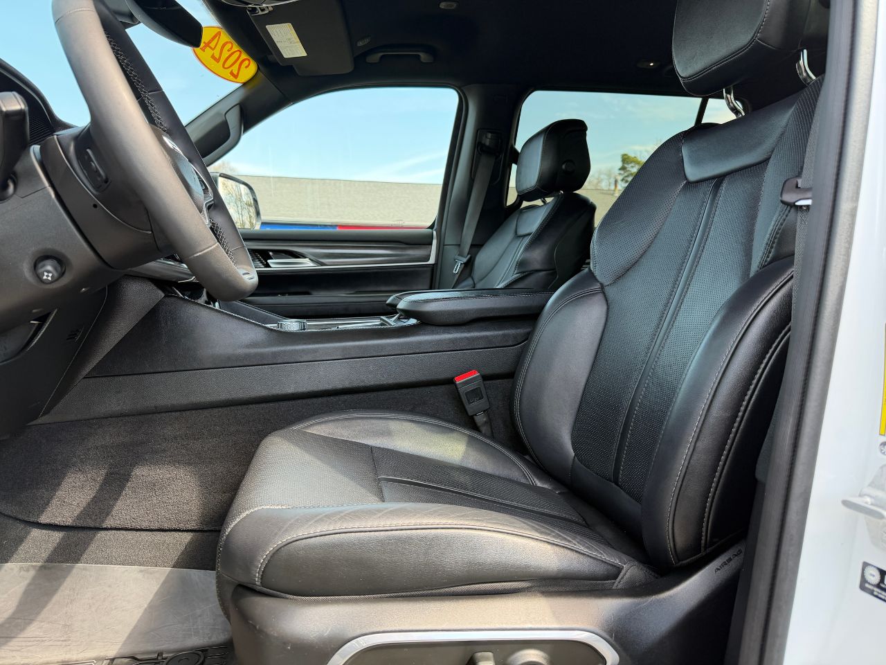 2024 Jeep Wagoneer L Series II - Photo 17