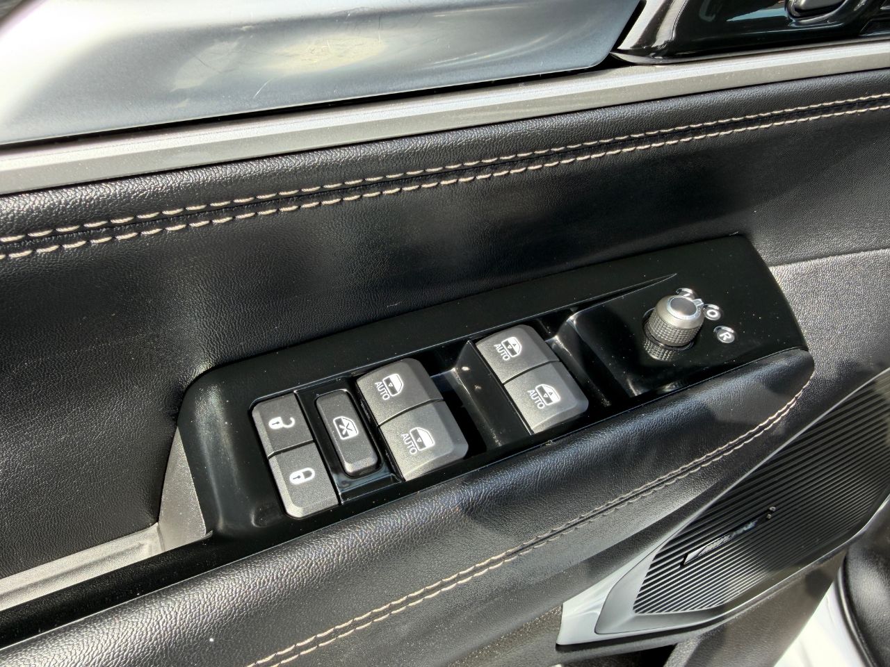 2024 Jeep Wagoneer L Series II - Photo 12