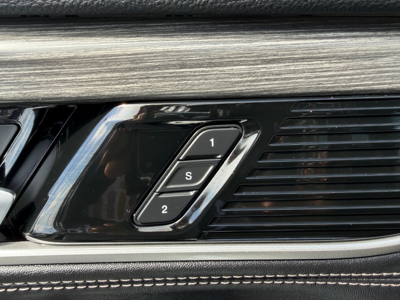 2024 Jeep Wagoneer L Series II - Photo 13