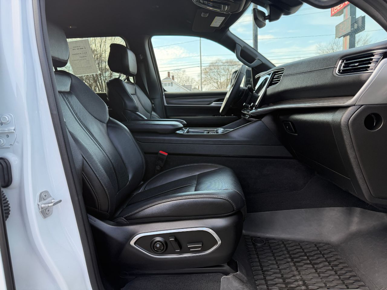 2024 Jeep Wagoneer L Series II - Photo 18
