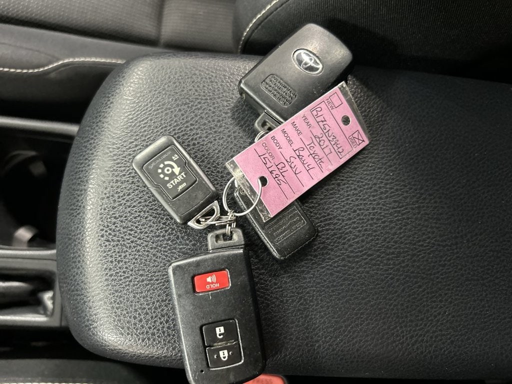 2017 Toyota RAV4 XLE - Photo 12