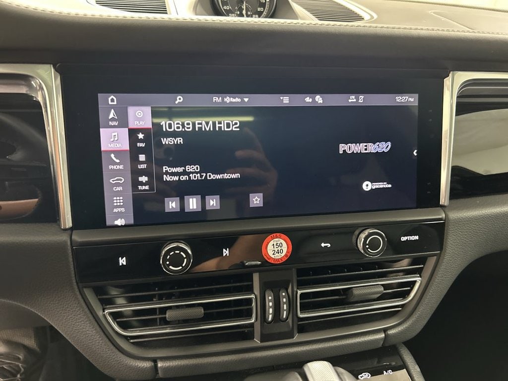 2026 Porsche Macan T - Photo 14