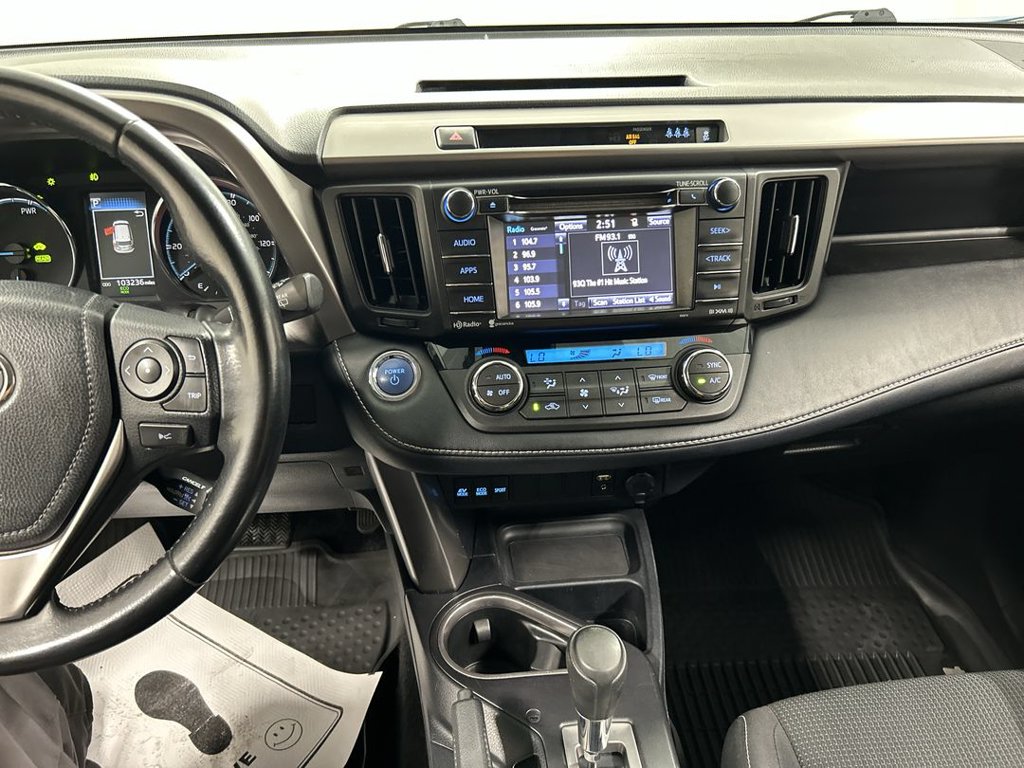 2017 Toyota RAV4 XLE - Photo 18
