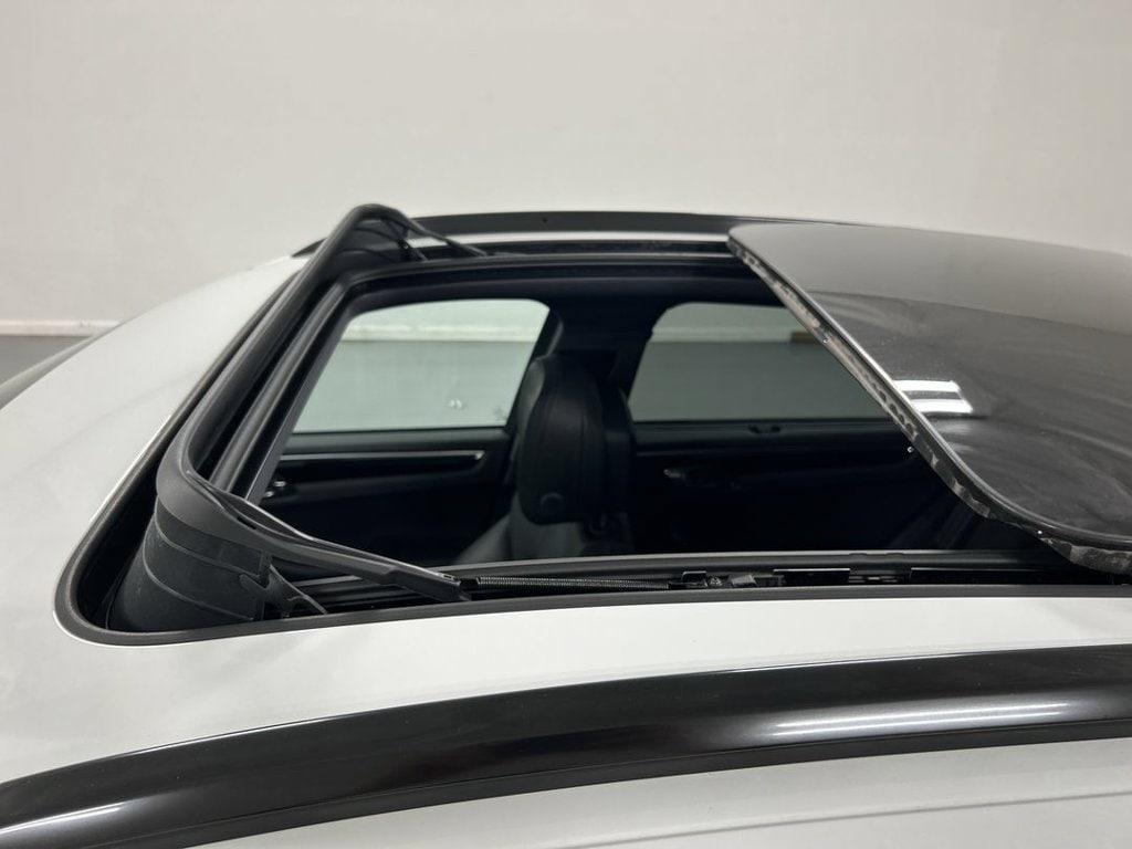 2026 Porsche Macan T - Photo 20