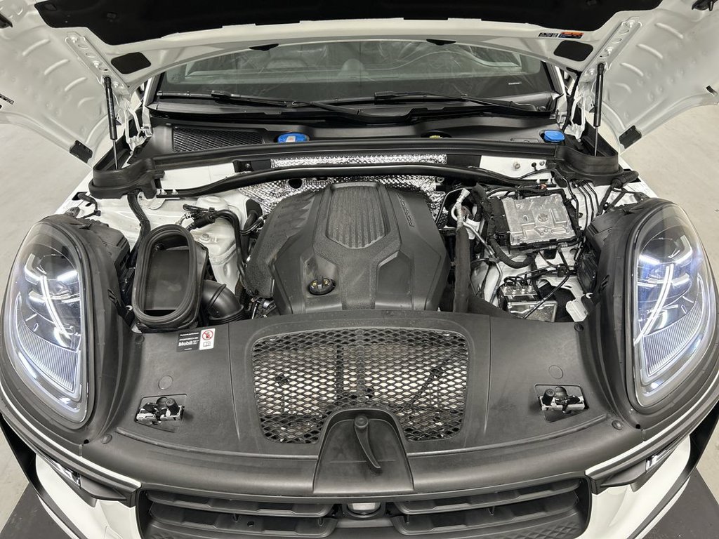 2026 Porsche Macan T - Photo 25