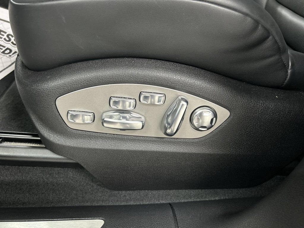 2026 Porsche Macan T - Photo 10