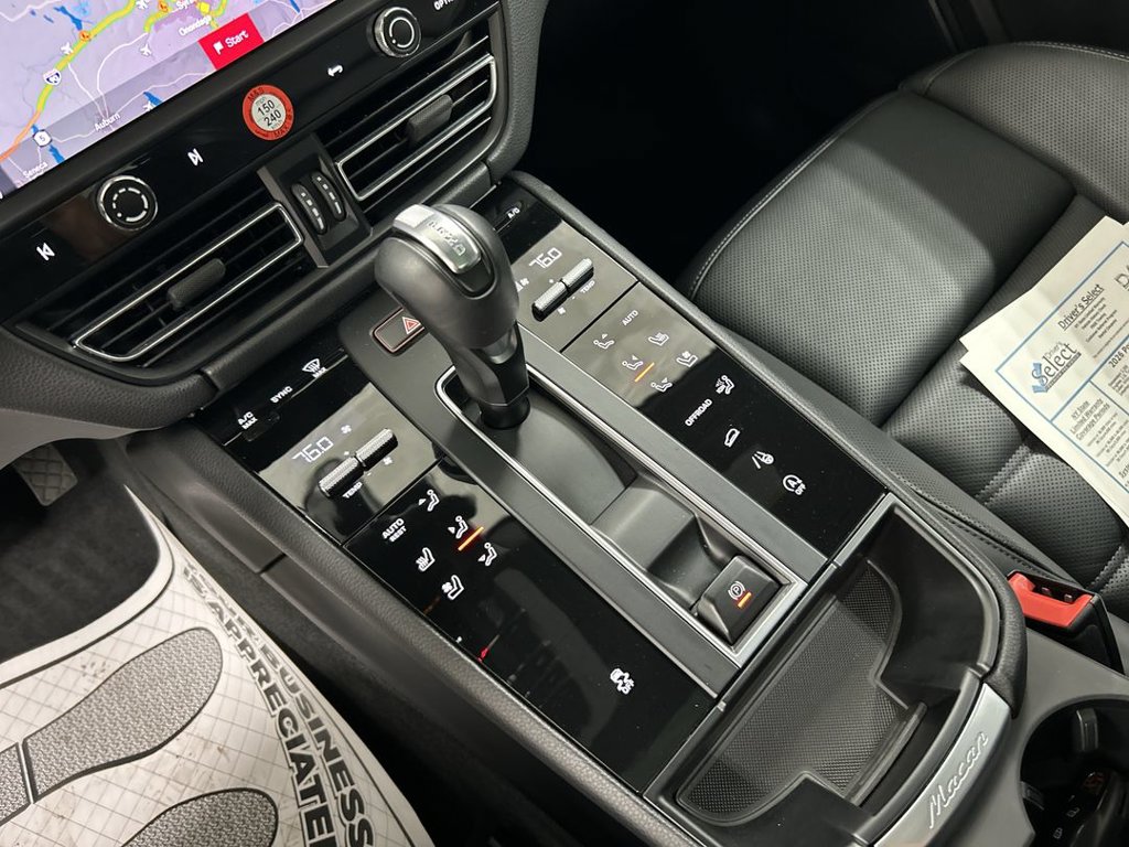 2026 Porsche Macan T - Photo 18