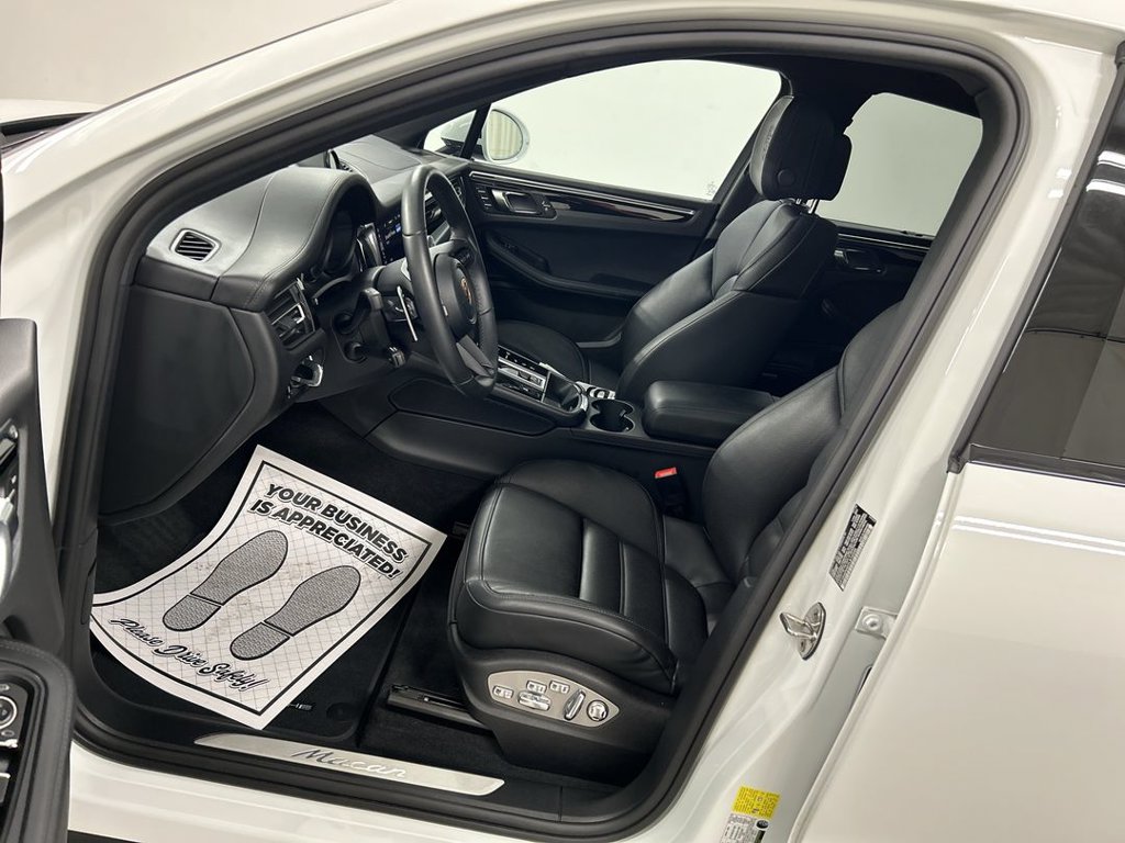 2026 Porsche Macan T - Photo 9