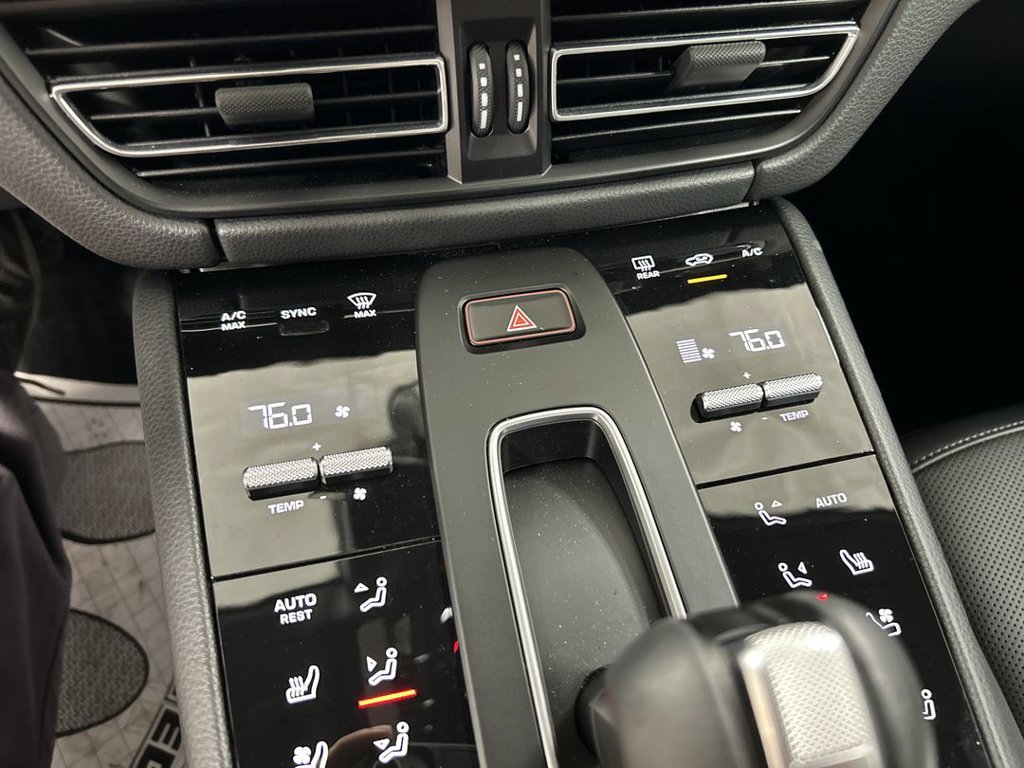 2026 Porsche Macan T - Photo 17