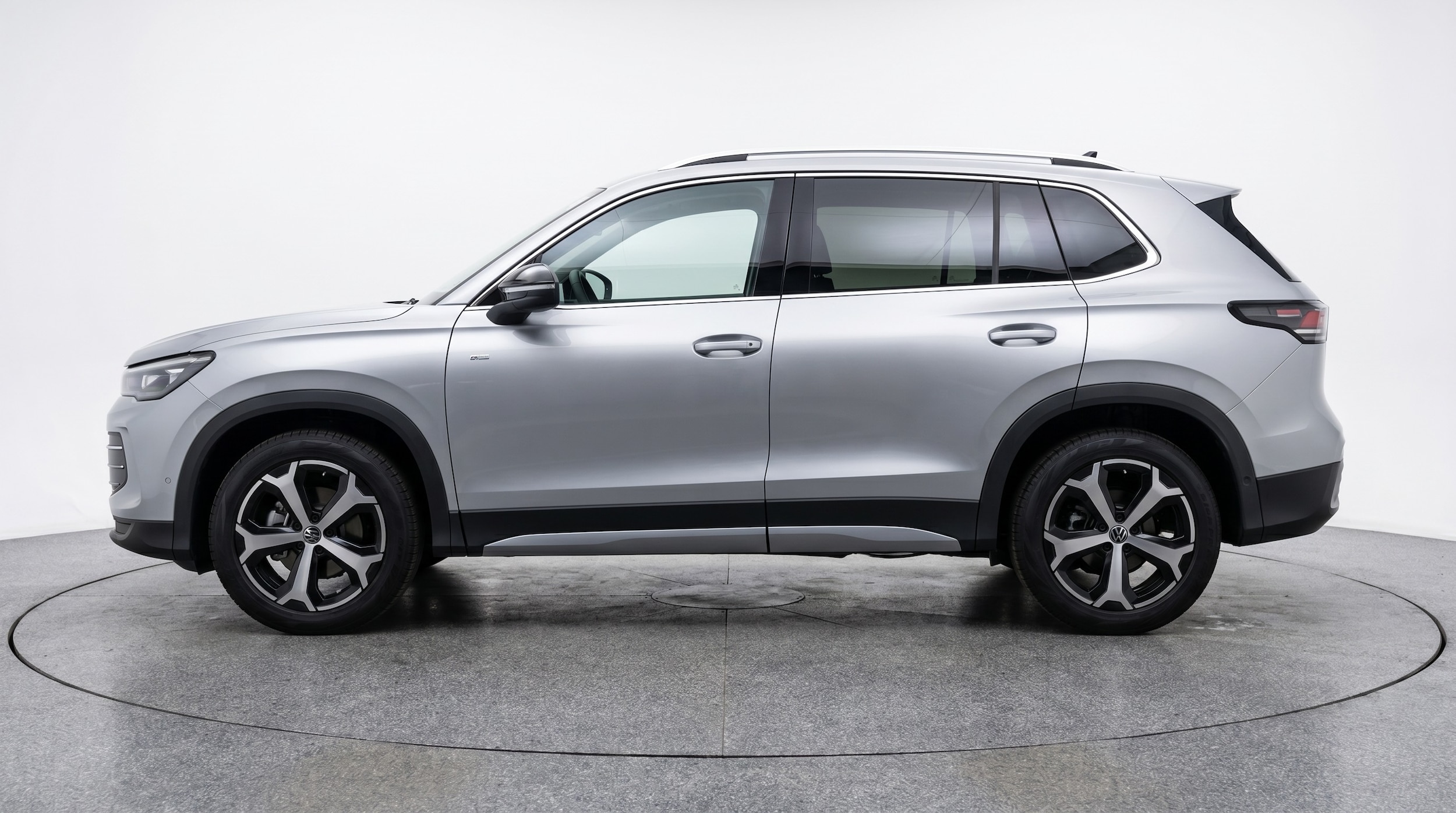 Thumbnail: 2026 Volkswagen Tiguan - 4