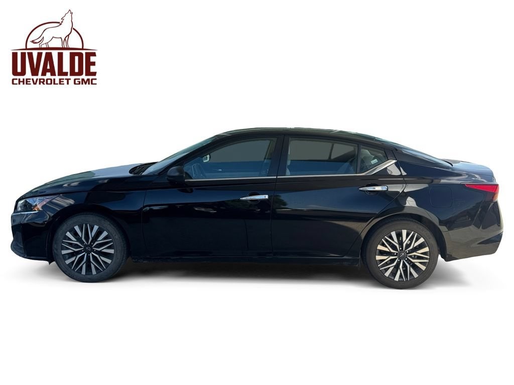 Used 2024 Nissan Altima 2.5 SV Sedan