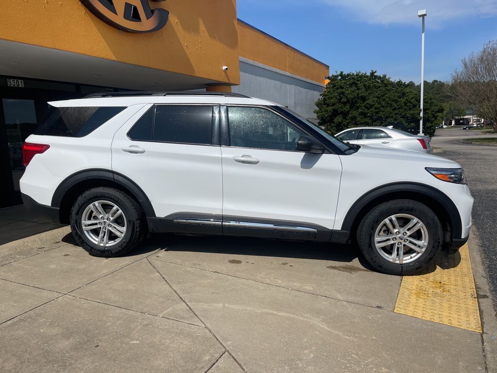 2023 Ford Explorer XLT - Photo 3